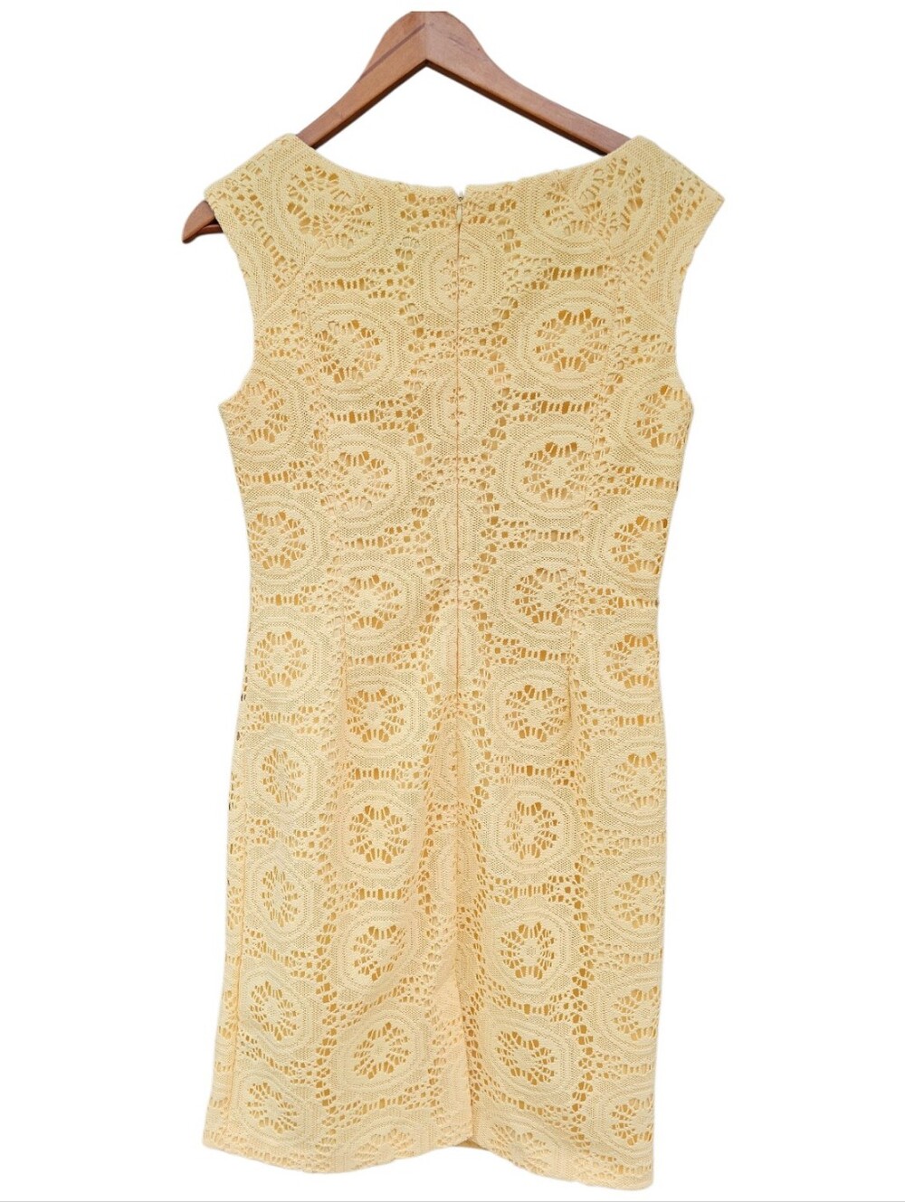 Adrianna Papell Yellow Crochet Overlay Sheath Dress Size 10 - Picture 4 of 9
